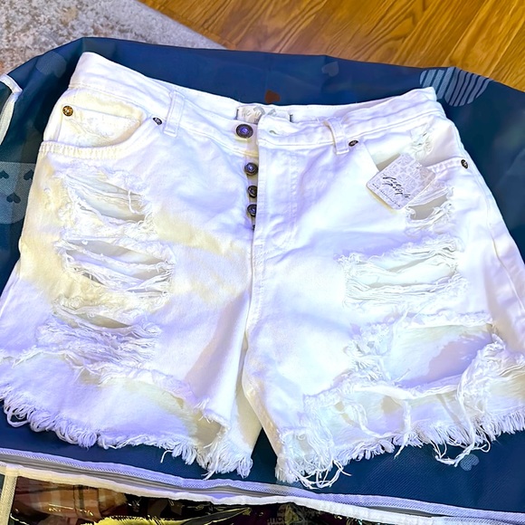 FREE PEOPLE Maggie Mid Rise Shorts - Picture 1 of 10